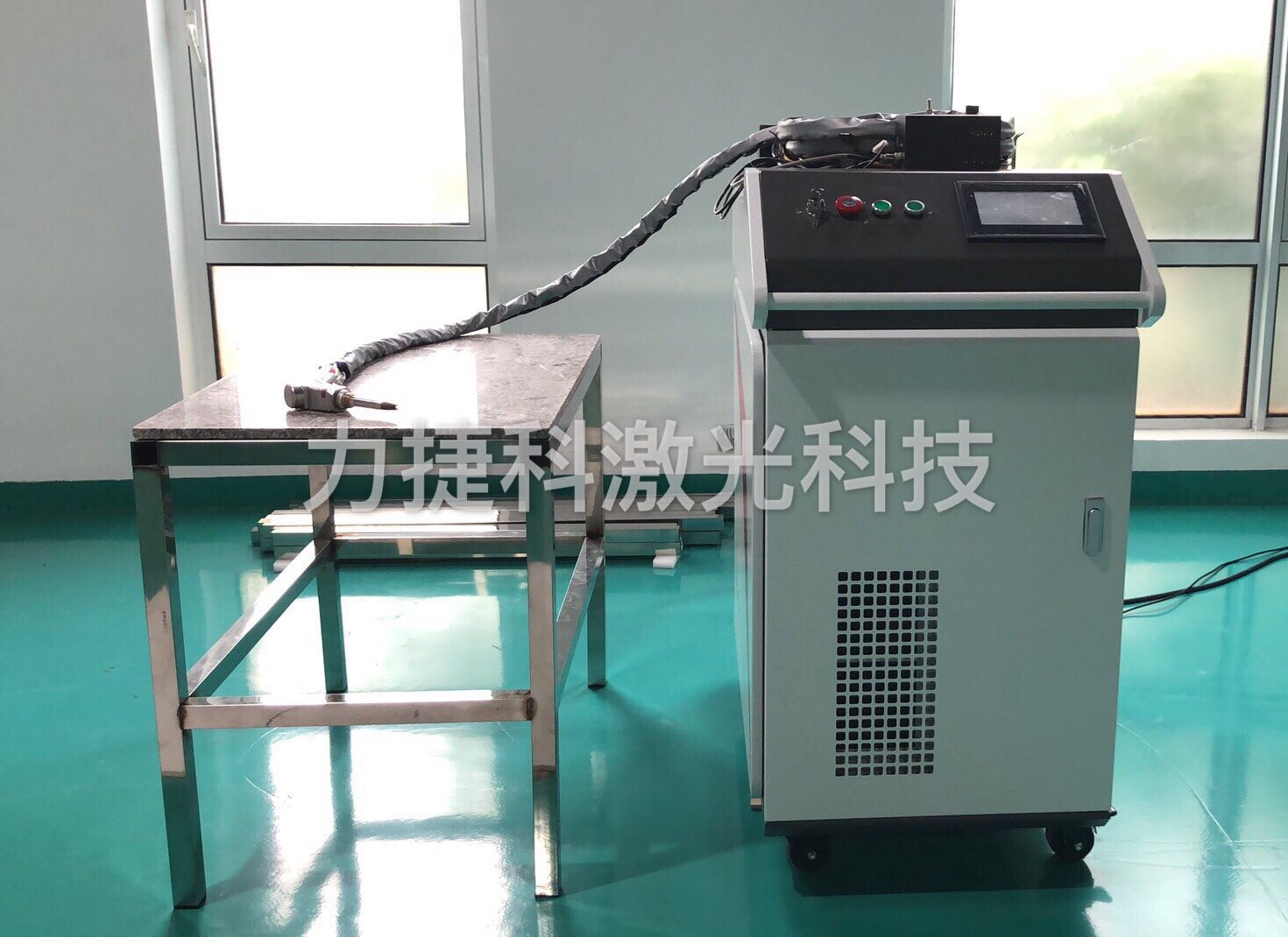 手持式激光焊接機(jī) ——————Handheld laser welding machine